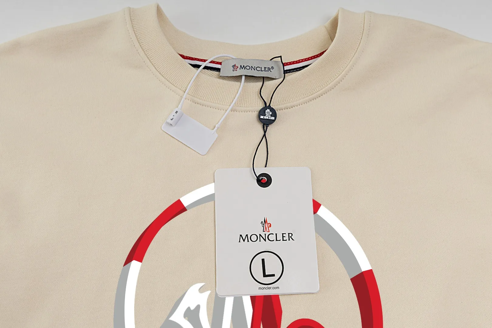 【 Quality】 【🎉 🎊】 【 MONCLER】【In Stock 】 🏅2024 New Arrival Premium 3D LOGO ， ， Premium ⚠️ ： 460 ， 21S 10S 26/2 1*1 ！ ， ， ， ， ， ！ Same Style ✔ Same Style： ❗ ✔【 Same Style， In Stock！】 ➡Size：S M L XL XXL ➡ ：Black White ⚠️Size Size
